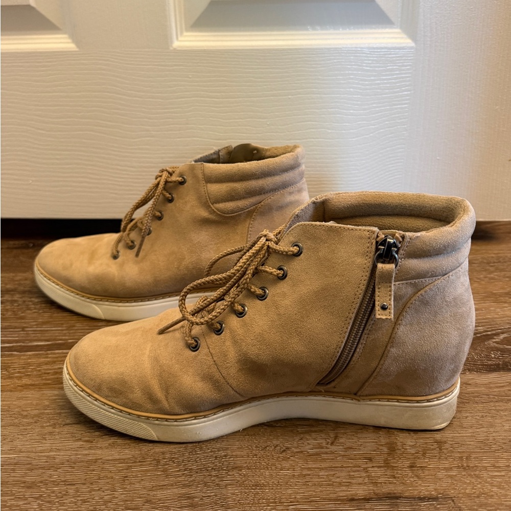 Dr. Scholls Into the Groove Sneaker in Toasted Taupe Microfiber, Women’s Size 10 - Picture 4 of 4